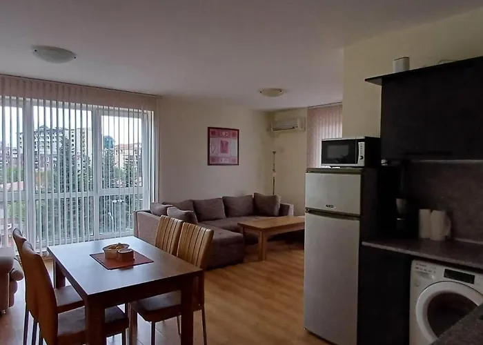 Reina Flores Park Апартамент *