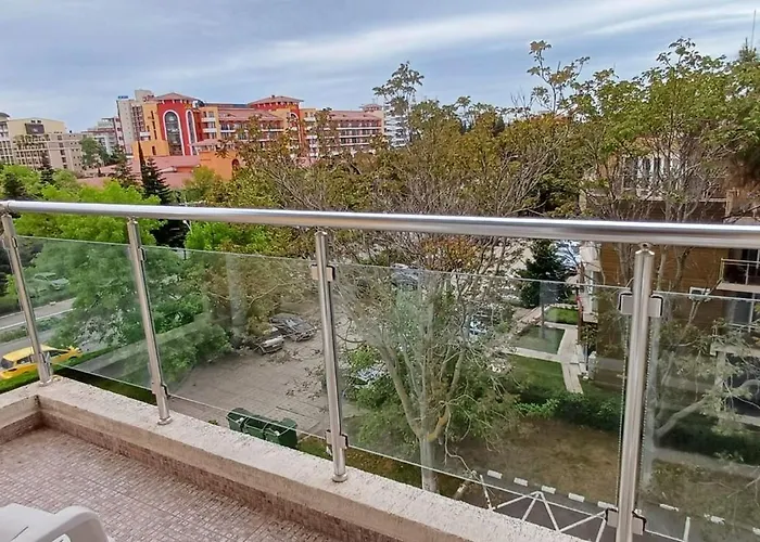 Reina Flores Park Слънчев бряг