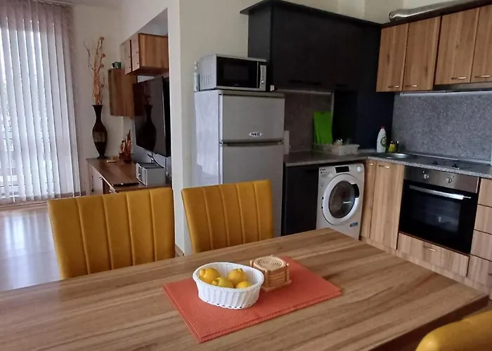 Apartament Reina Flores Park *