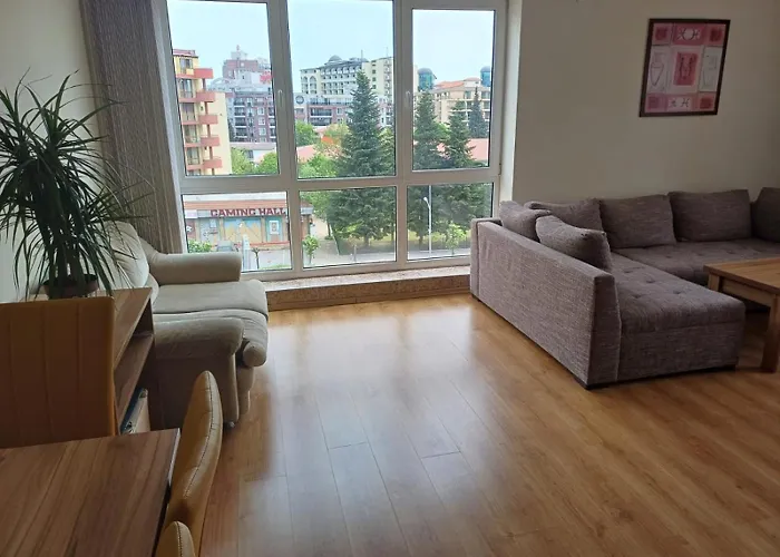 Apartament Reina Flores Park *
