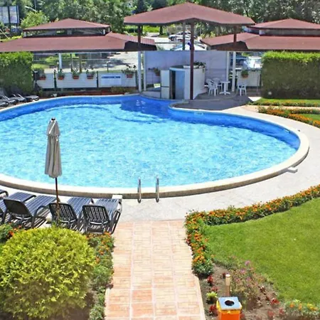 Reina Flores Park