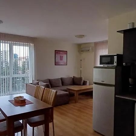 Reina Flores Park Apartment *