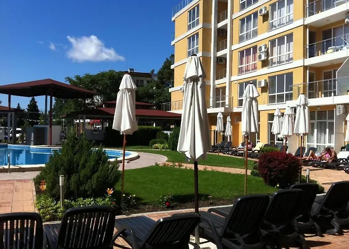 Апартамент Reina Flores Park